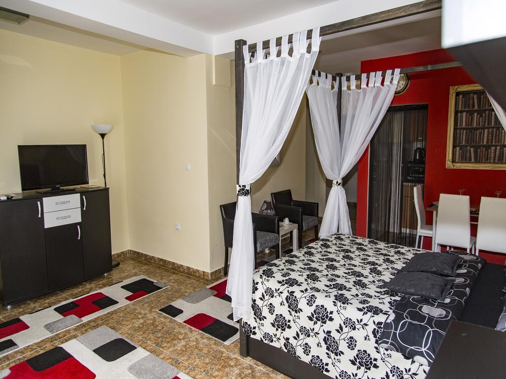 Apart Hotel Kalonis Skopje Bagian luar foto