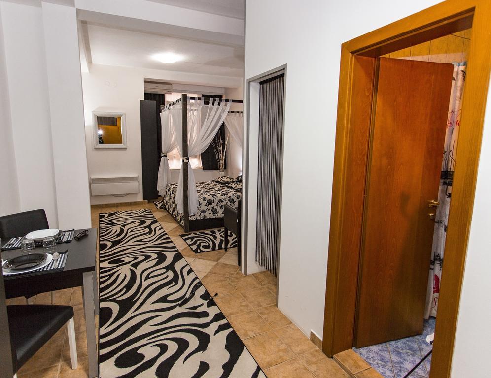 Apart Hotel Kalonis Skopje Bagian luar foto
