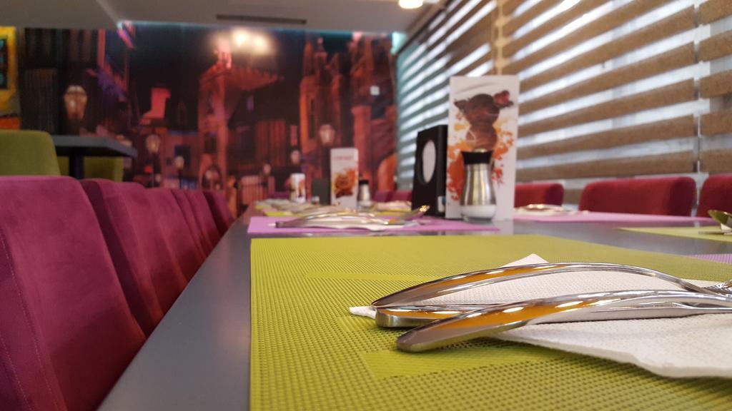 Apart Hotel Kalonis Skopje Bagian luar foto
