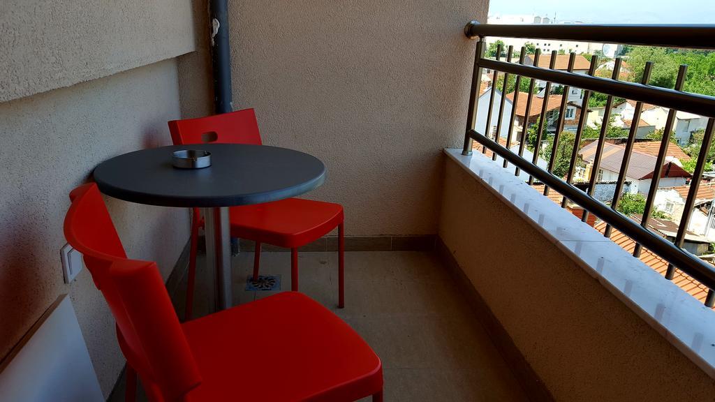 Apart Hotel Kalonis Skopje Bagian luar foto